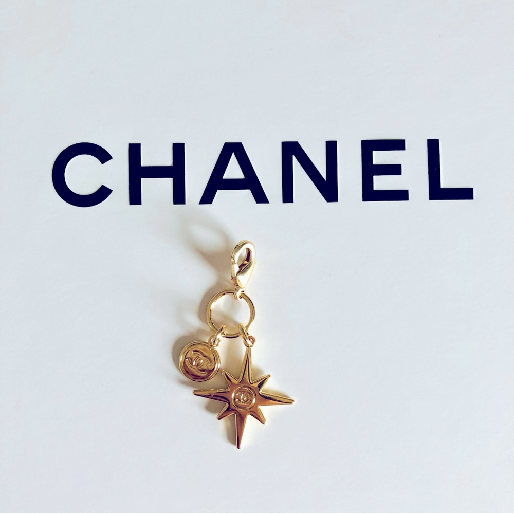 AUTHENTIC Chanel 2022 Holiday Charm Pendant for Necklace Bracelet Jewelry